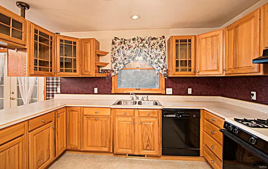 12724 Slant Road Carlyle, IL 62231 - Photo 9 of 39