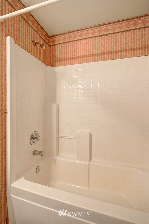 4501 Northeast 6th Court Renton, WA 98059 - Photo 11 of 19