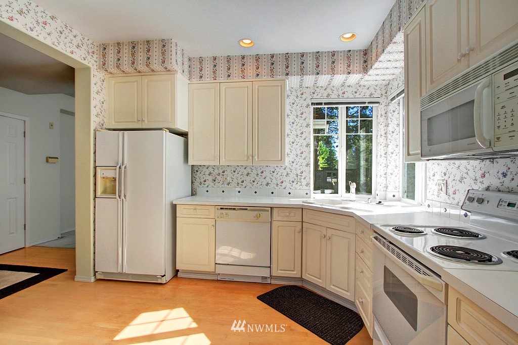 4501 Northeast 6th Court Renton, WA 98059 - Photo 3 of 19