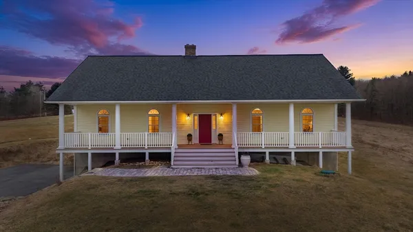 $575,000 | 126 Howe Street, East Brookfield, MA 01515