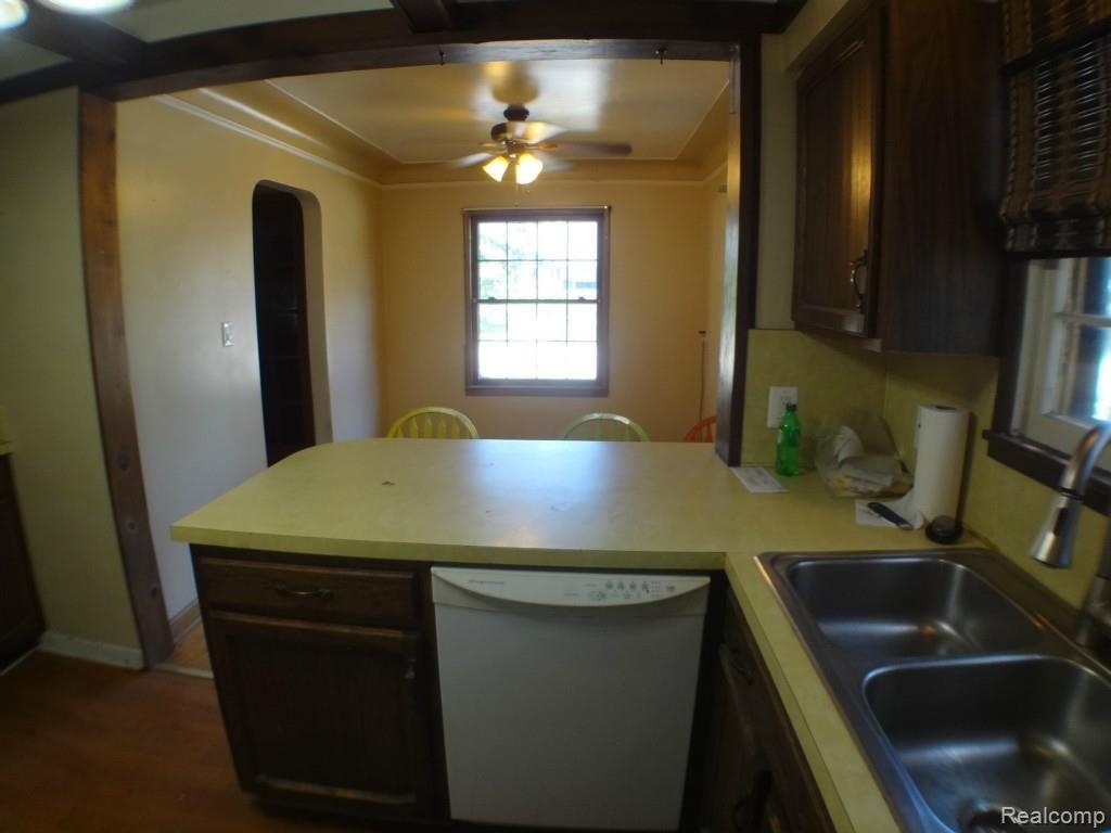15318 Charles R Avenue Eastpointe, MI 48021 - Photo 22 of 47 DSC04230.jpg