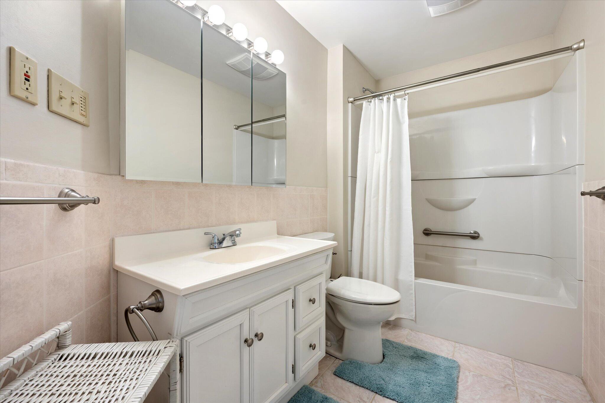 167 Maple Street Bangor, ME 04401 - Photo 29 of 43 Bathroom