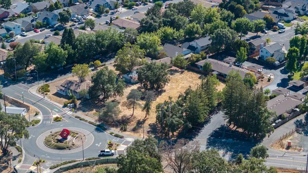 $789,000 | 9551 Old Redwood Highway, Windsor, CA 95492