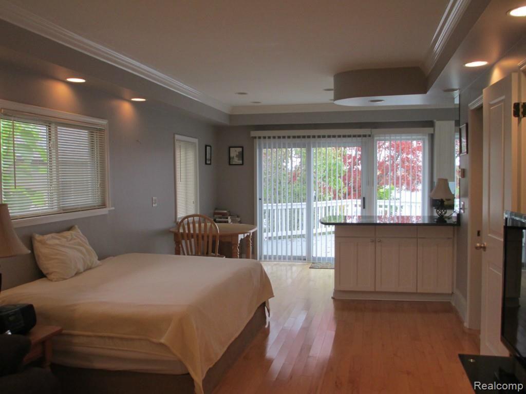 588 Heights Road Lake Orion, MI 48362 - Photo 4 of 19 Living room