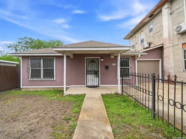 $1,200 | 1301 South Palmetto, San Antonio, TX 78210