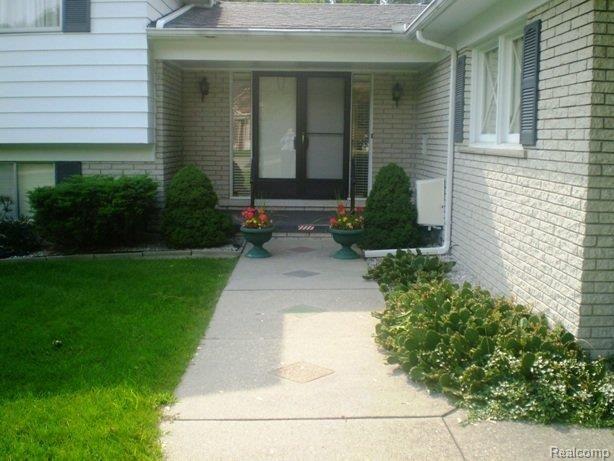 23405 Berg Road Southfield, MI 48033 - Photo 14 of 20 Front Porch.JPG