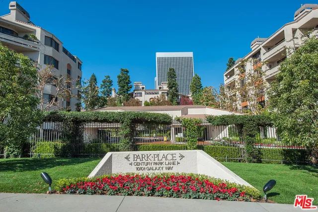 a view of outdoor space yard and patio