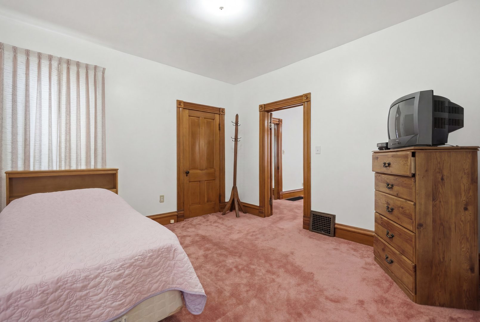 2707 Pershing Boulevard Clinton, IA 52732 - Photo 10 of 29