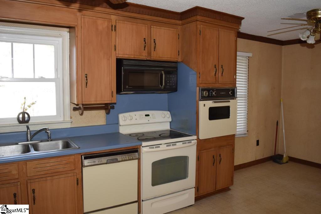 1867 Flat Rock Road Starr, SC 29684 - Photo 4 of 16