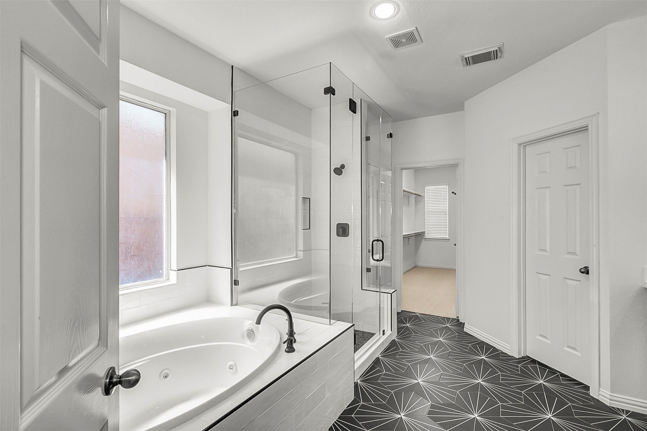 10 Chippewa Trail Spring, TX 77389 - Photo 20 of 46 Primary Bathroom