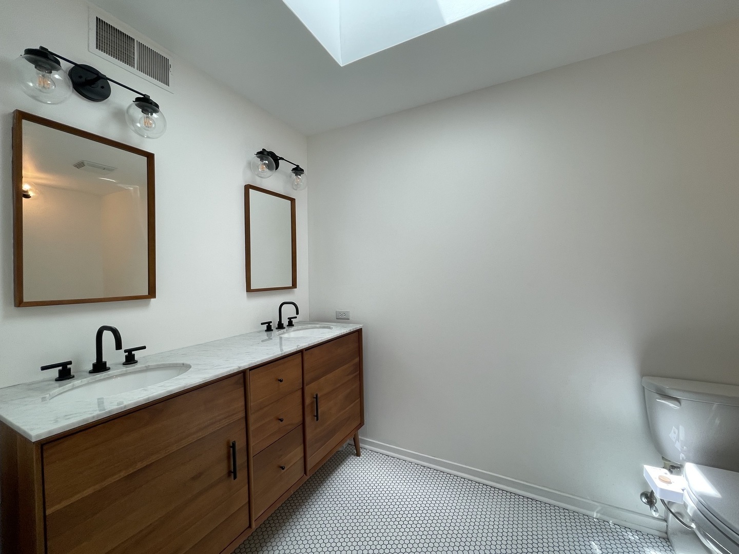14 North Sangamon Street, Unit 403 Chicago, IL 60607 - Photo 11 of 18 a bathroom with 2 sink and a mirror