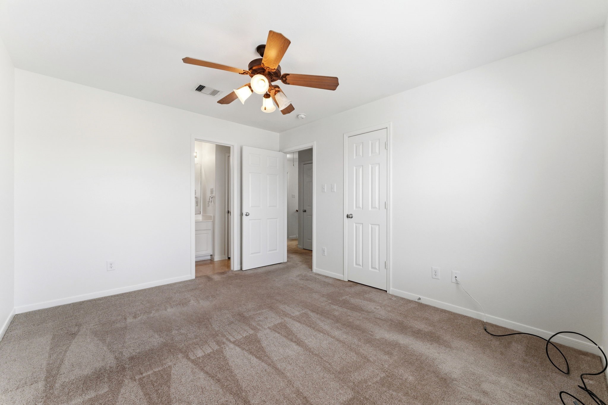 6407 Wilshire Ridge Houston, TX 77040 - Photo 20 of 26 This large third bedroom has direct access to the full bath