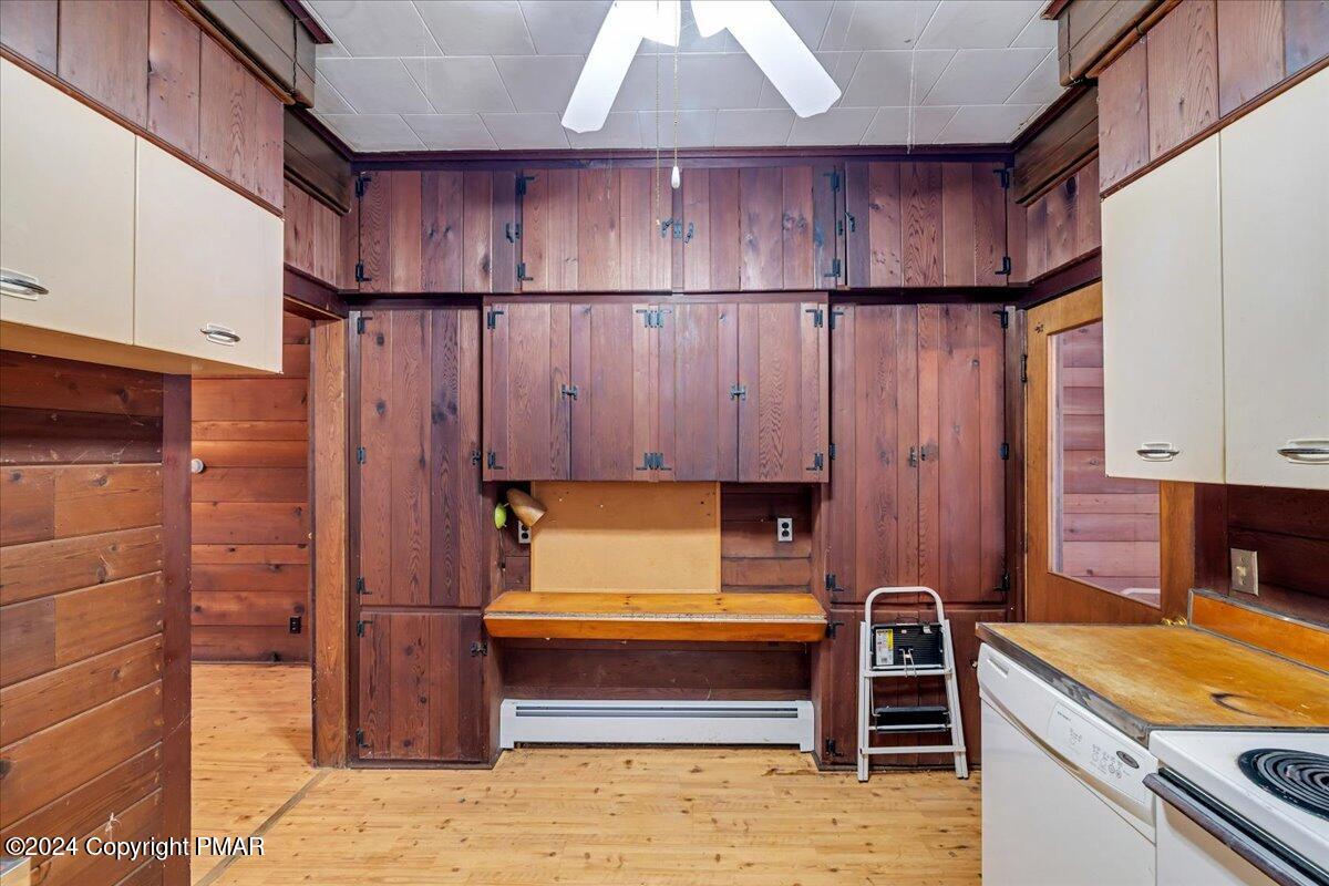 261 Merry Hill Road Mount Pocono, PA 18344 - Photo 10 of 46 261 Kitchen