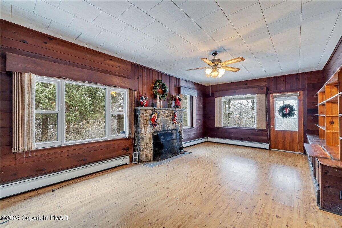 261 Merry Hill Road Mount Pocono, PA 18344 - Photo 12 of 46 261 Gathering room Living ROom