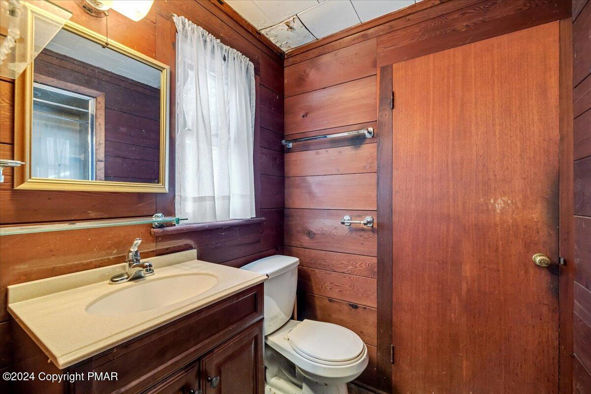 261 Merry Hill Road Mount Pocono, PA 18344 - Photo 19 of 46 261 Bathroom 2 view 2