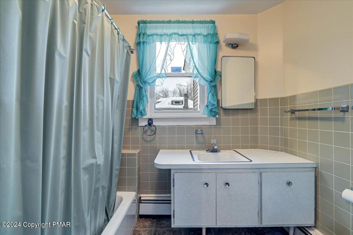 261 Merry Hill Road Mount Pocono, PA 18344 - Photo 23 of 46 261 Main Bathroom