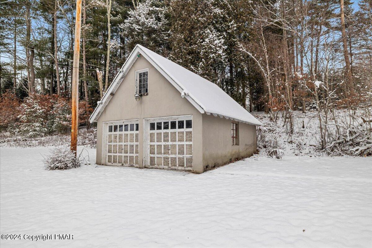 261 Merry Hill Road Mount Pocono, PA 18344 - Photo 31 of 46 261 Garage