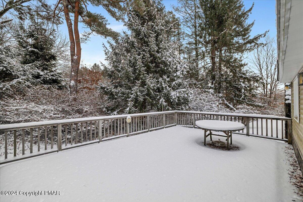 261 Merry Hill Road Mount Pocono, PA 18344 - Photo 33 of 46 261 Deck