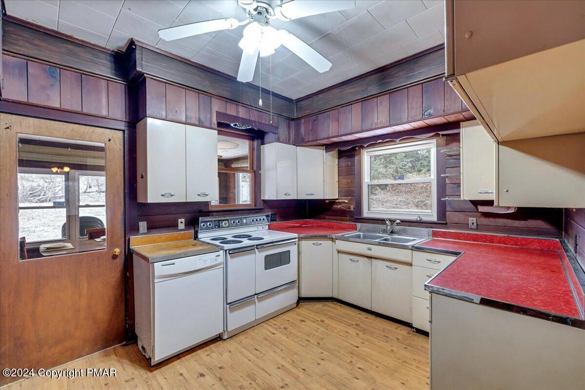 261 Merry Hill Road Mount Pocono, PA 18344 - Photo 8 of 46 261 Kitchen 1