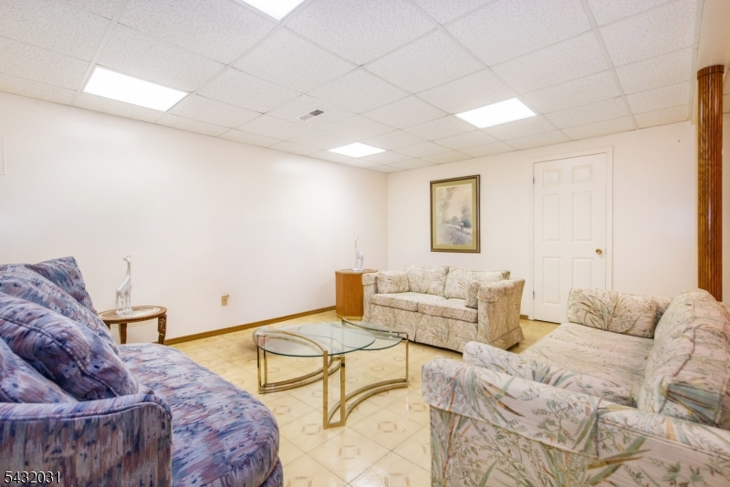 34 Silver Spring Court East Hanover, NJ 07936 - Photo 26 of 40