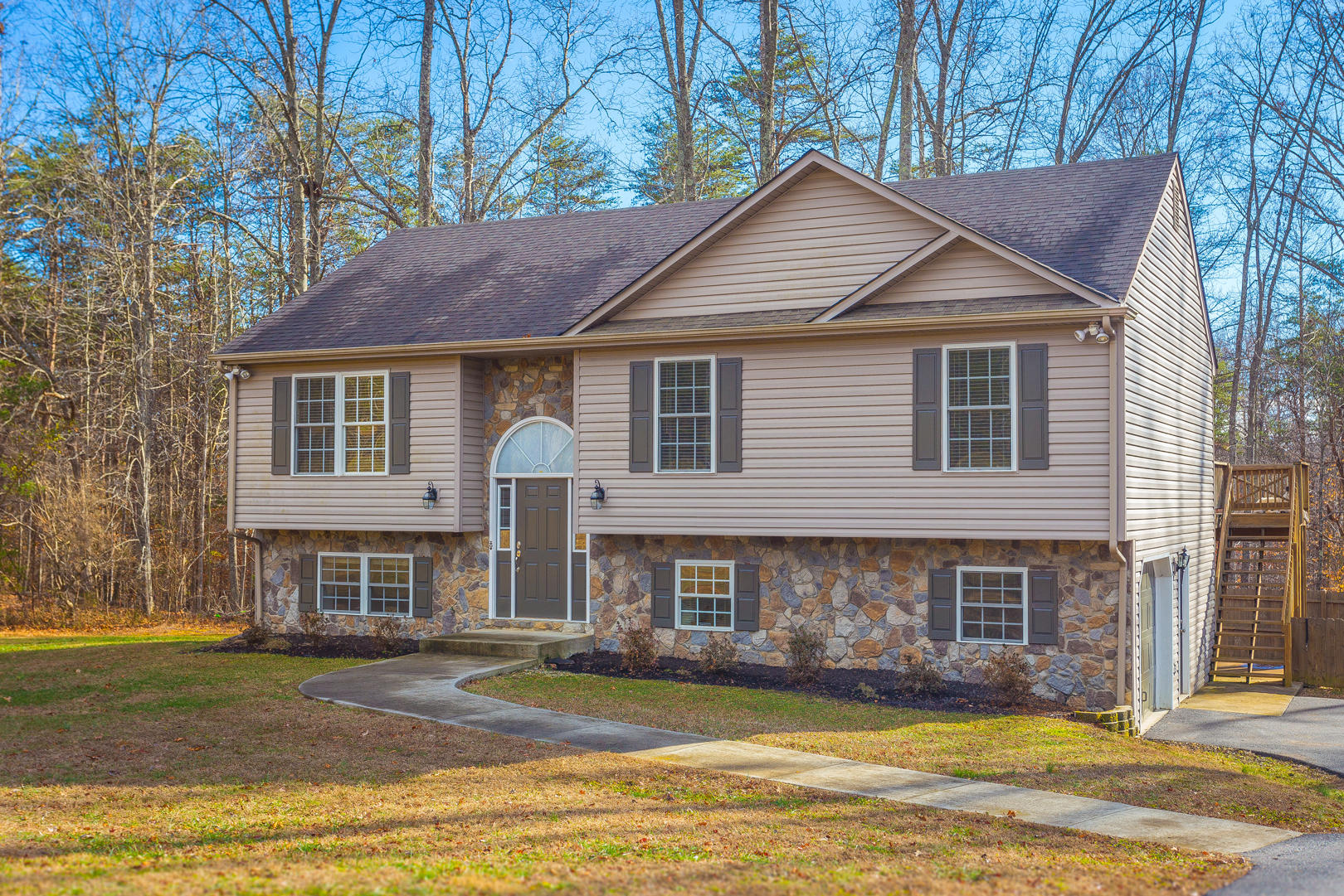 480 Oldfield Road Moneta, VA 24121 - Photo 2 of 30 IMG_4702