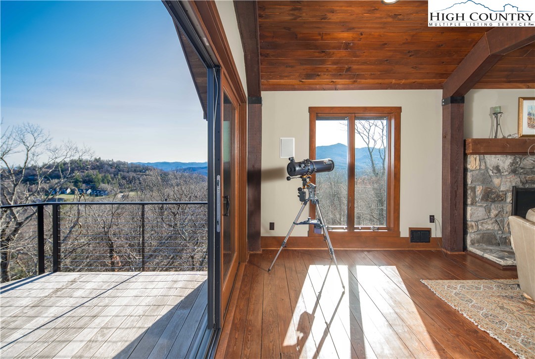 260 Beacon Hill Blowing Rock, NC 28605 - Photo 16 of 47 a very nice looking room with a large window