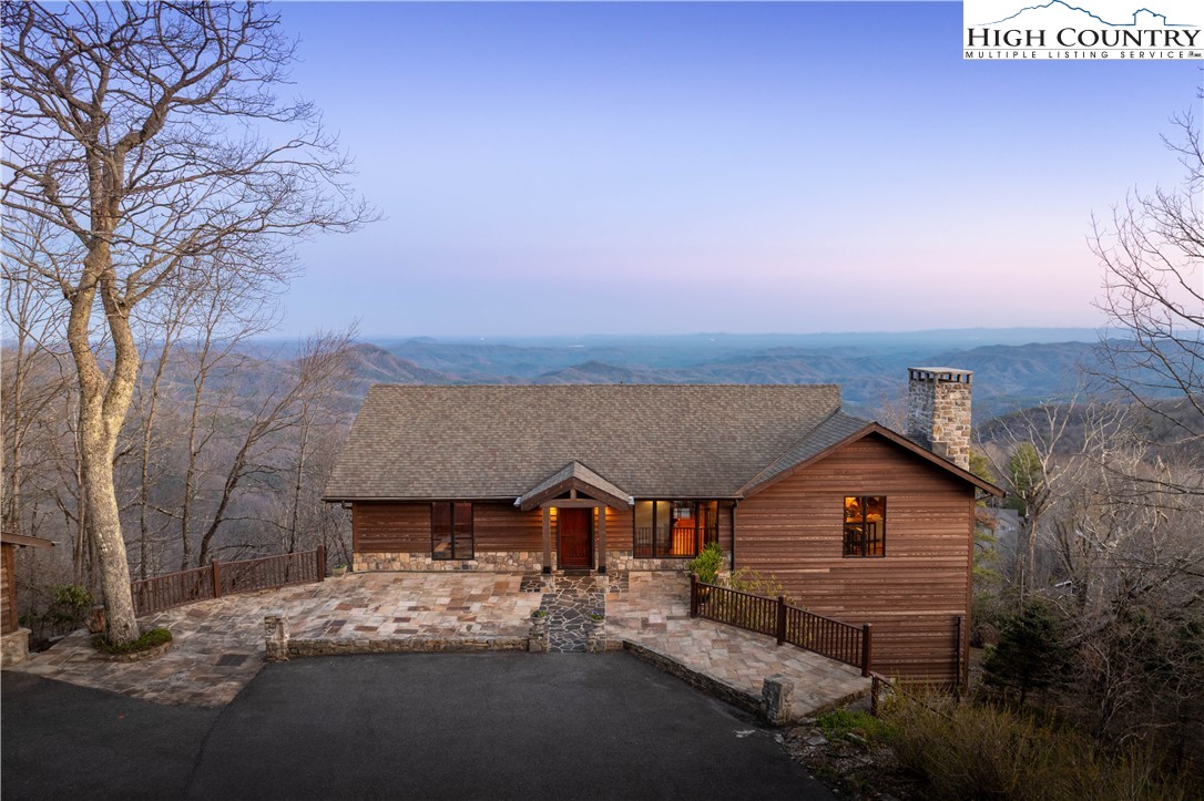 260 Beacon Hill Blowing Rock, NC 28605 - Photo 2 of 47 front view of house with wooden fence