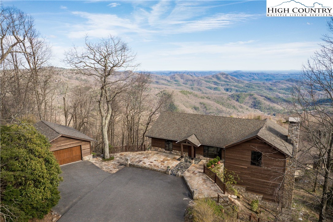 260 Beacon Hill Blowing Rock, NC 28605 - Photo 7 of 47 a view of a house with a ocean view