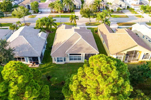 $468,000 | 665 Southwest Lake Charles Circle, Port St. Lucie, FL 34986