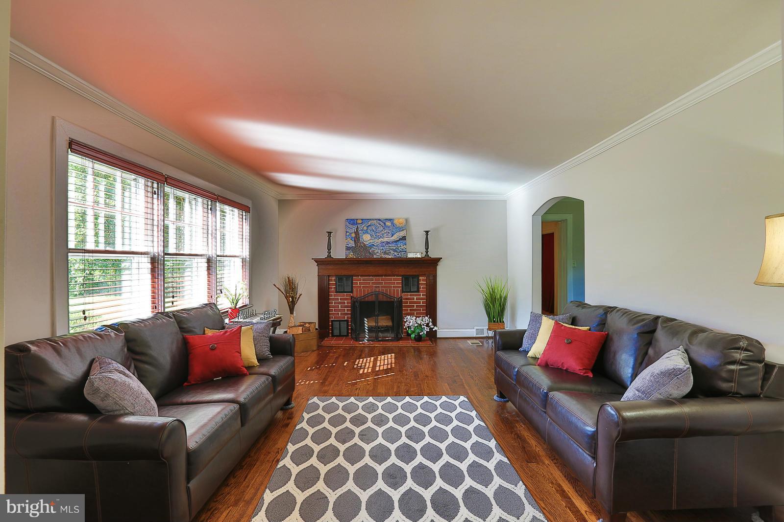3402 Keyser Road Baltimore, MD 21208 - Photo 6 of 28 Living Room