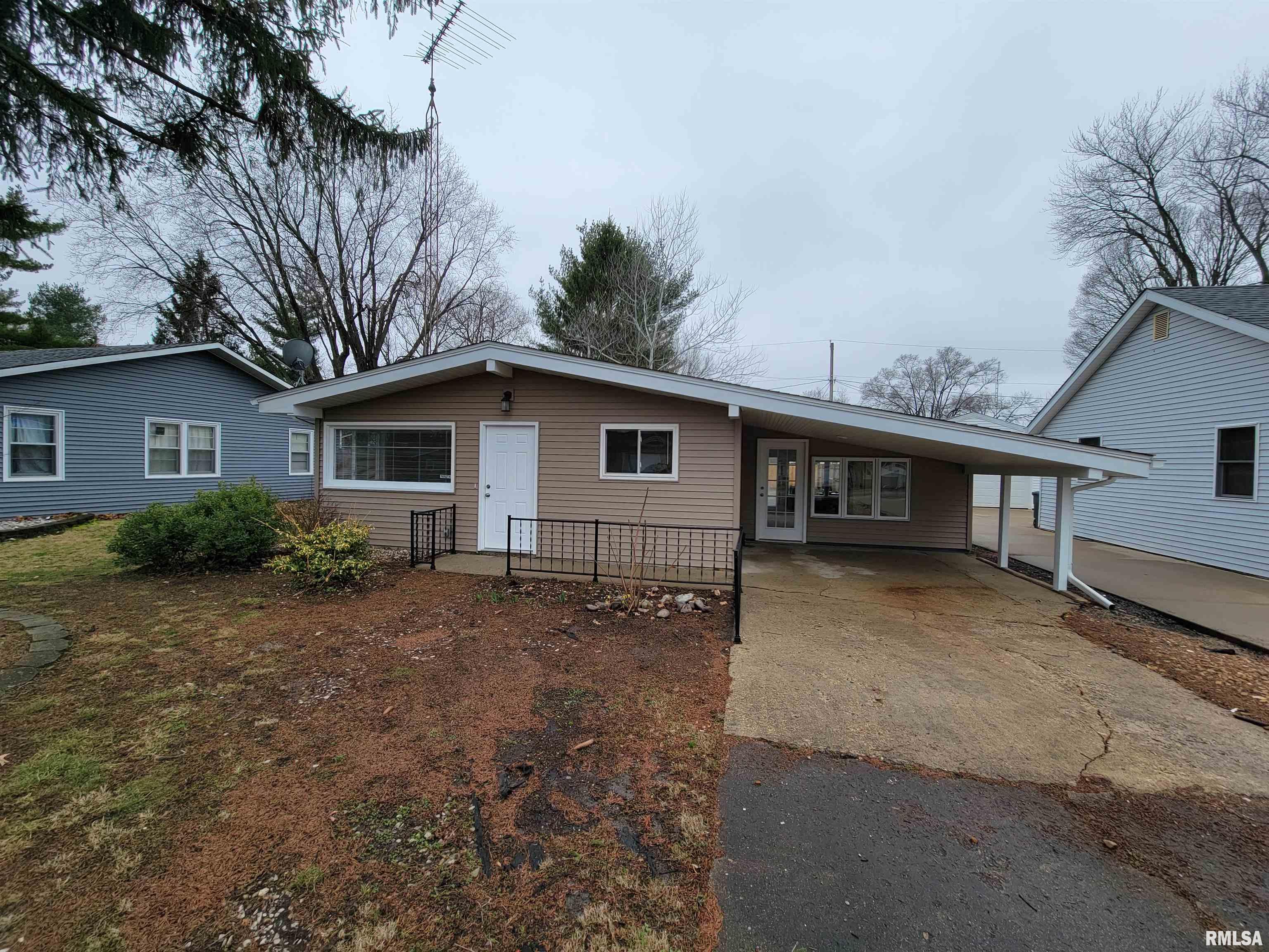 3131 Rita Avenue Springfield, IL 62703 - Photo 1 of 28
