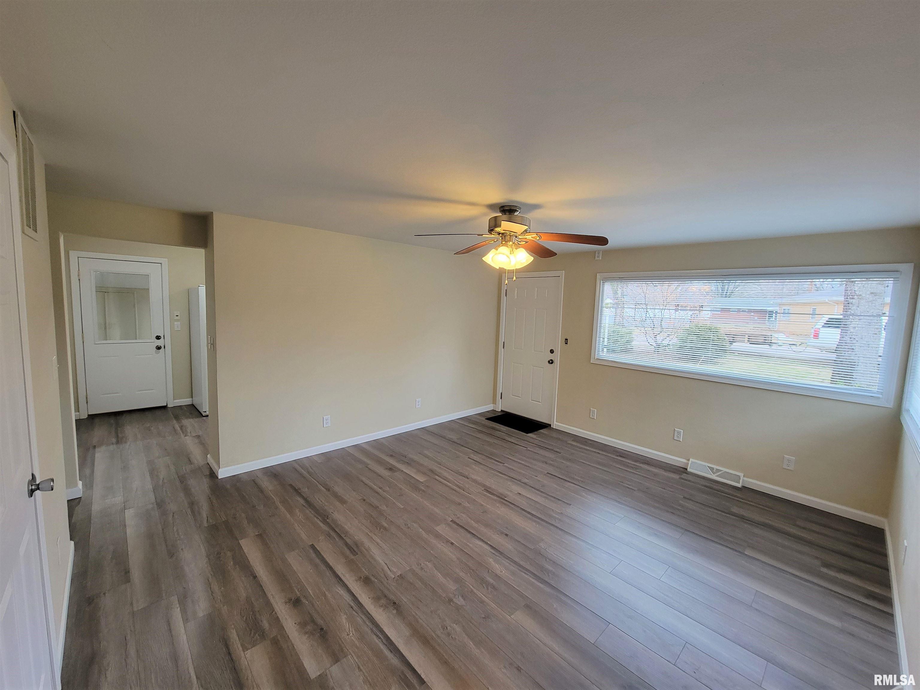 3131 Rita Avenue Springfield, IL 62703 - Photo 3 of 28