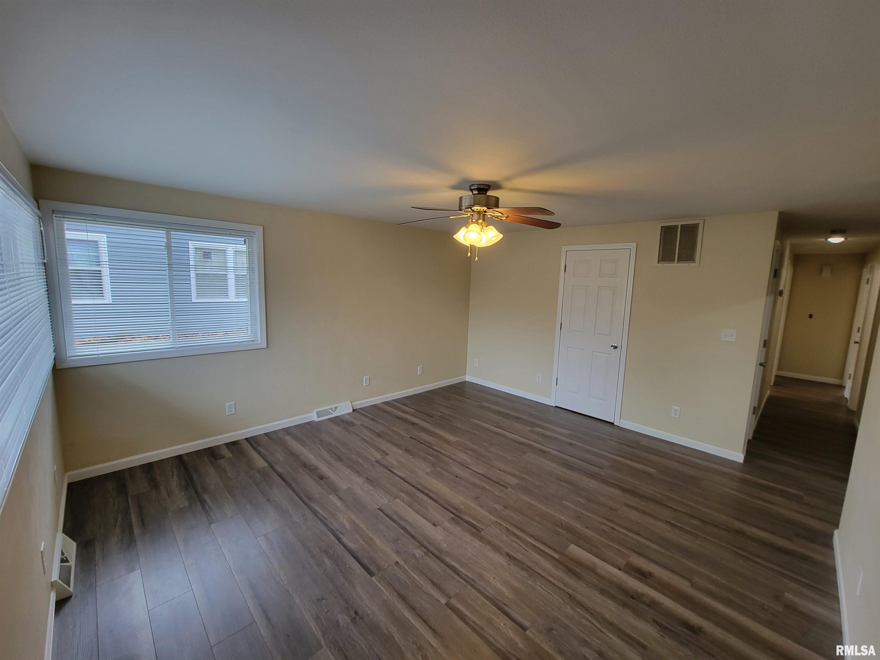 3131 Rita Avenue Springfield, IL 62703 - Photo 4 of 28