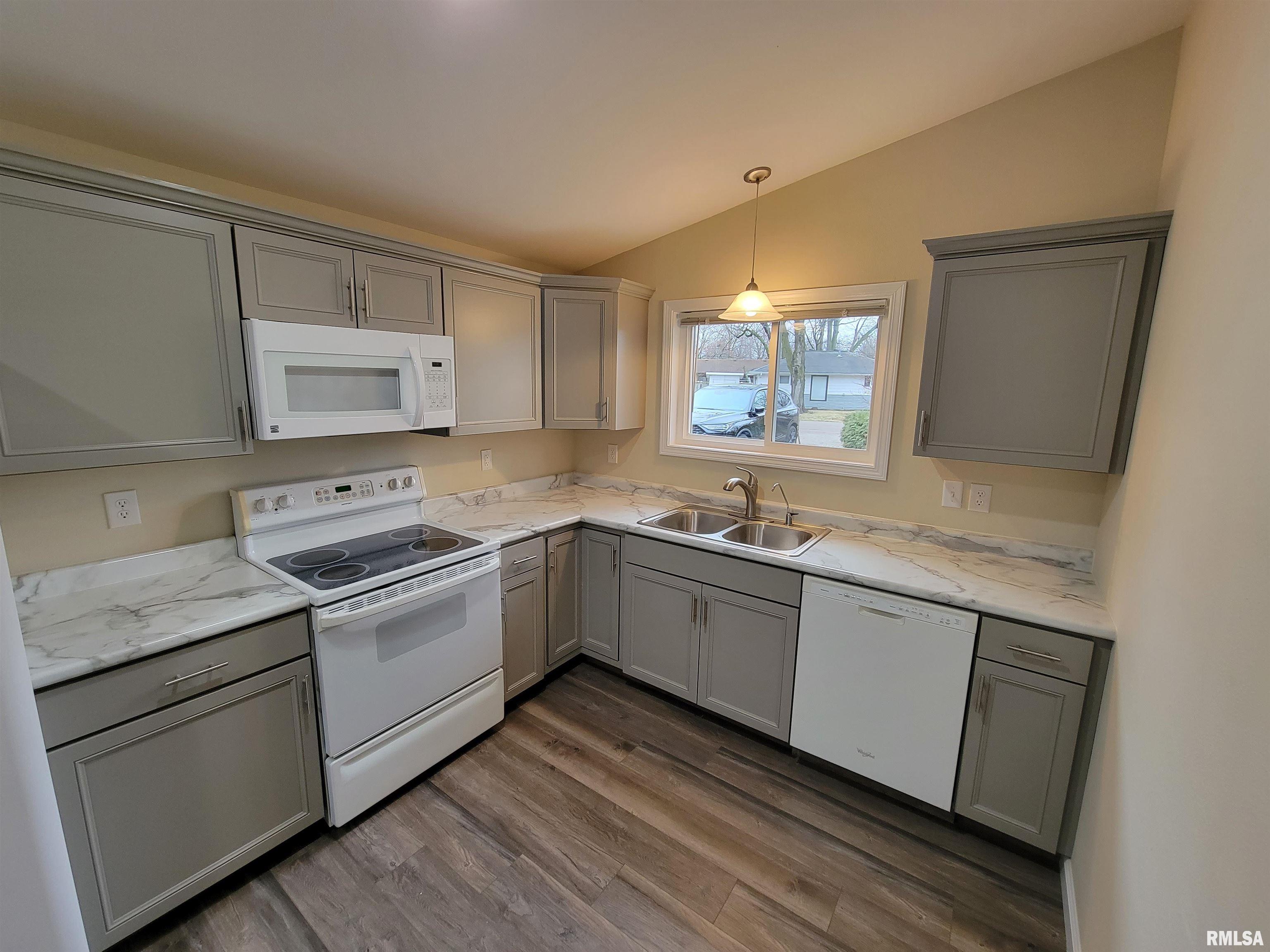 3131 Rita Avenue Springfield, IL 62703 - Photo 5 of 28