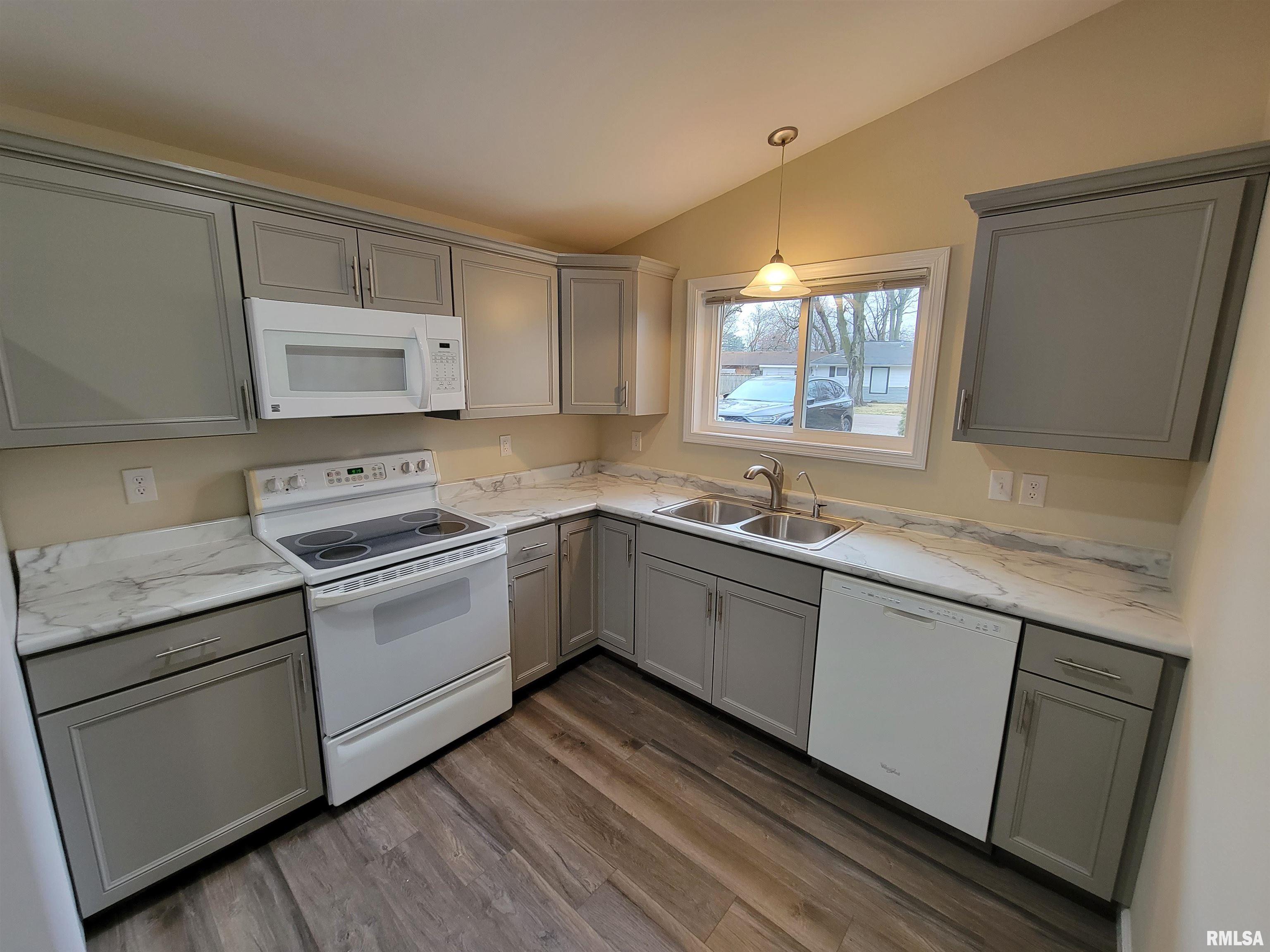 3131 Rita Avenue Springfield, IL 62703 - Photo 7 of 28