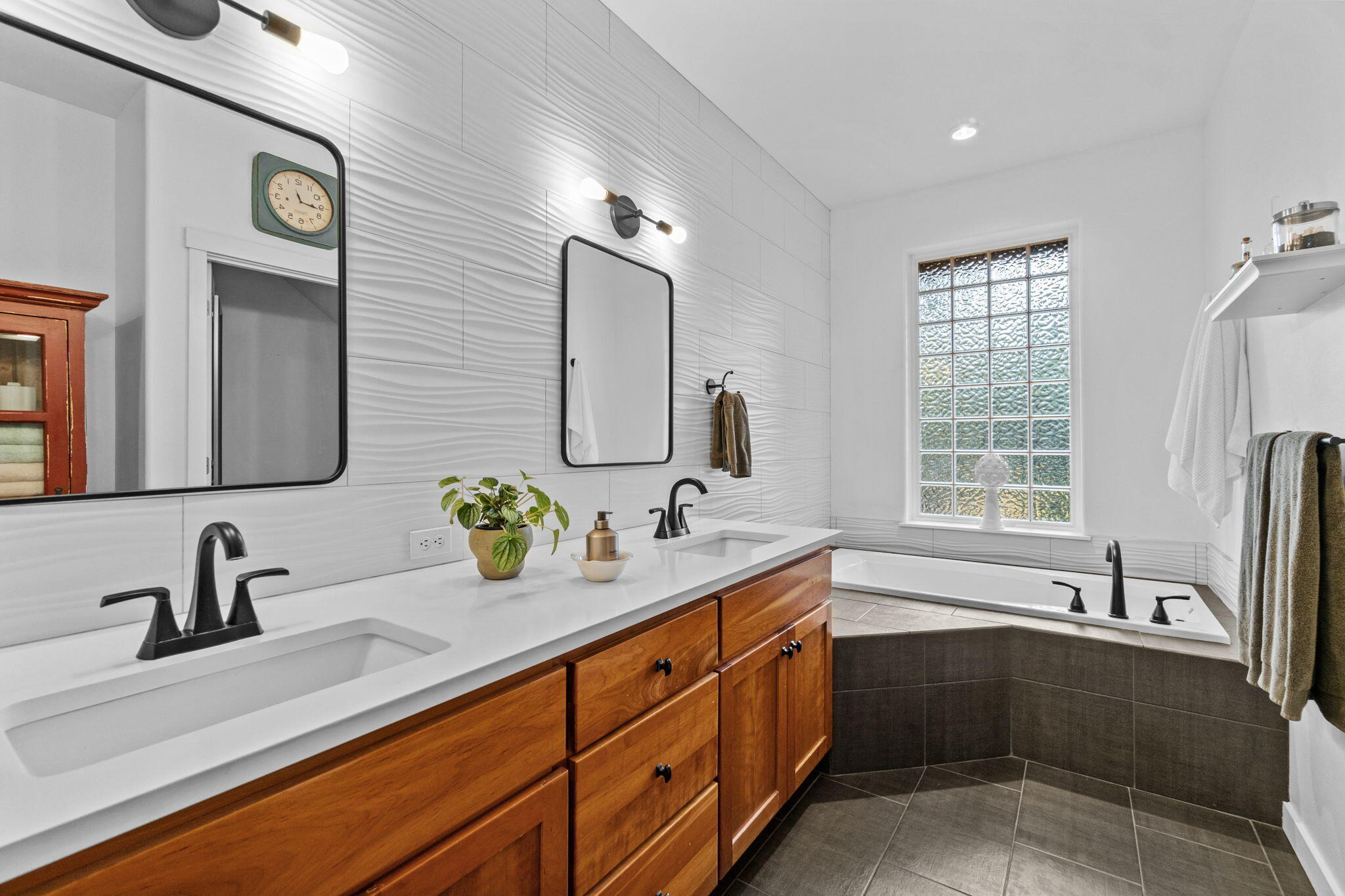 10942 Village Loop Redmond, OR 97756 - Photo 6 of 45 a bathroom with double vanity sinks and a bathtub
