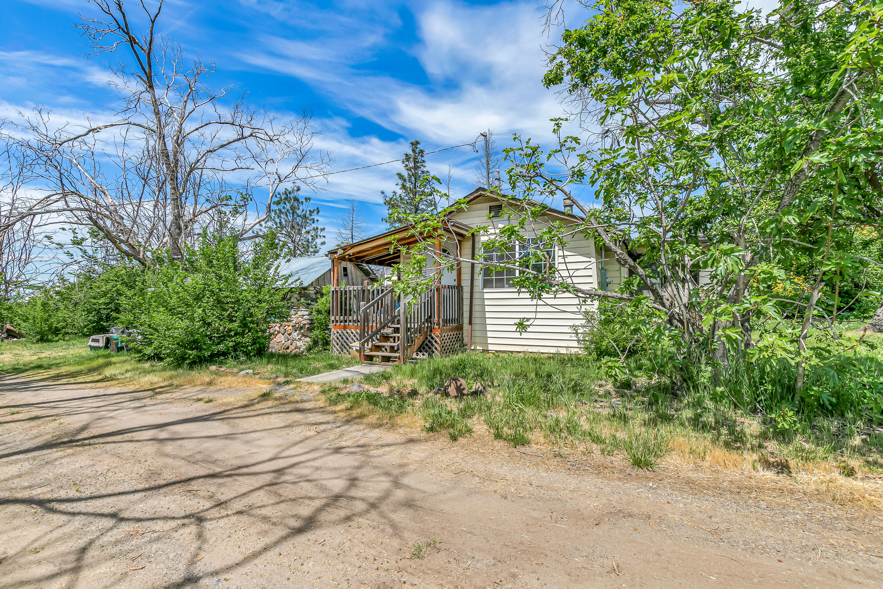 560 East Valley View Road Ashland, OR 97520 - Photo 6 of 10 side entry