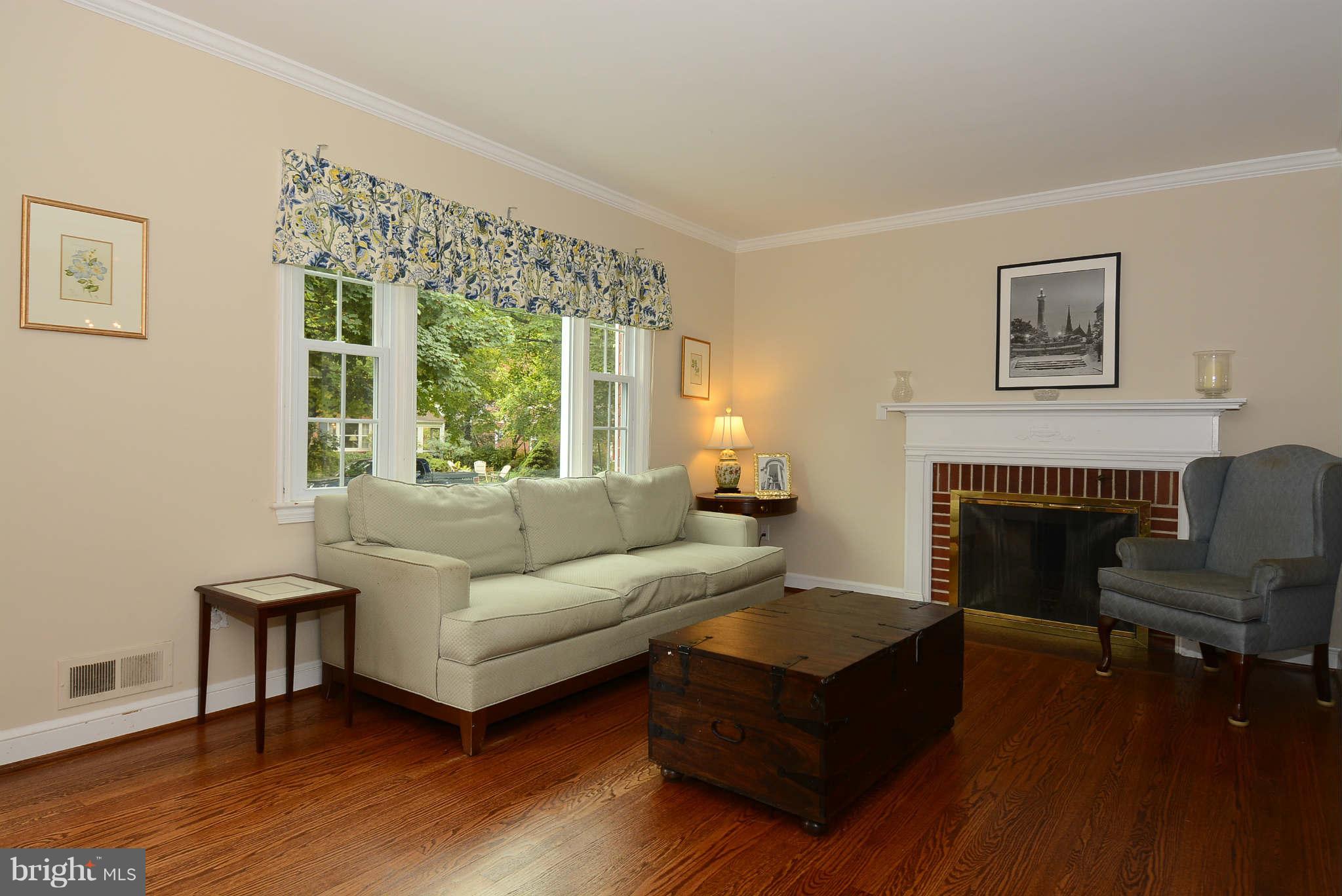 5815 Walton Road Bethesda, MD 20817 - Photo 5 of 29 Living Room