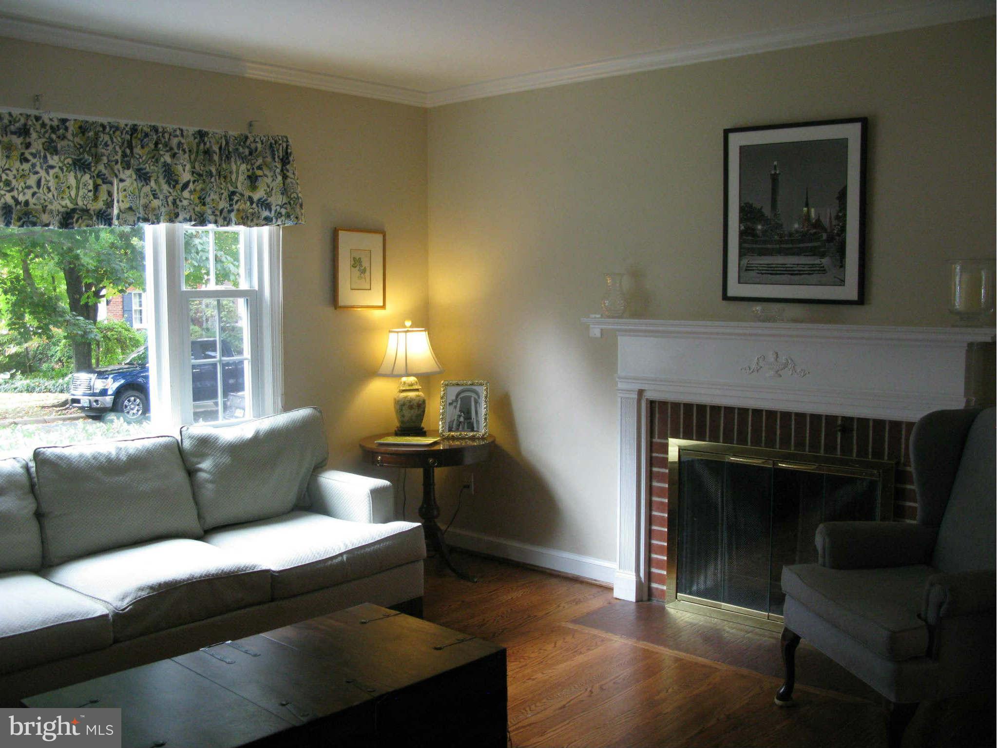 5815 Walton Road Bethesda, MD 20817 - Photo 7 of 29 Living Room