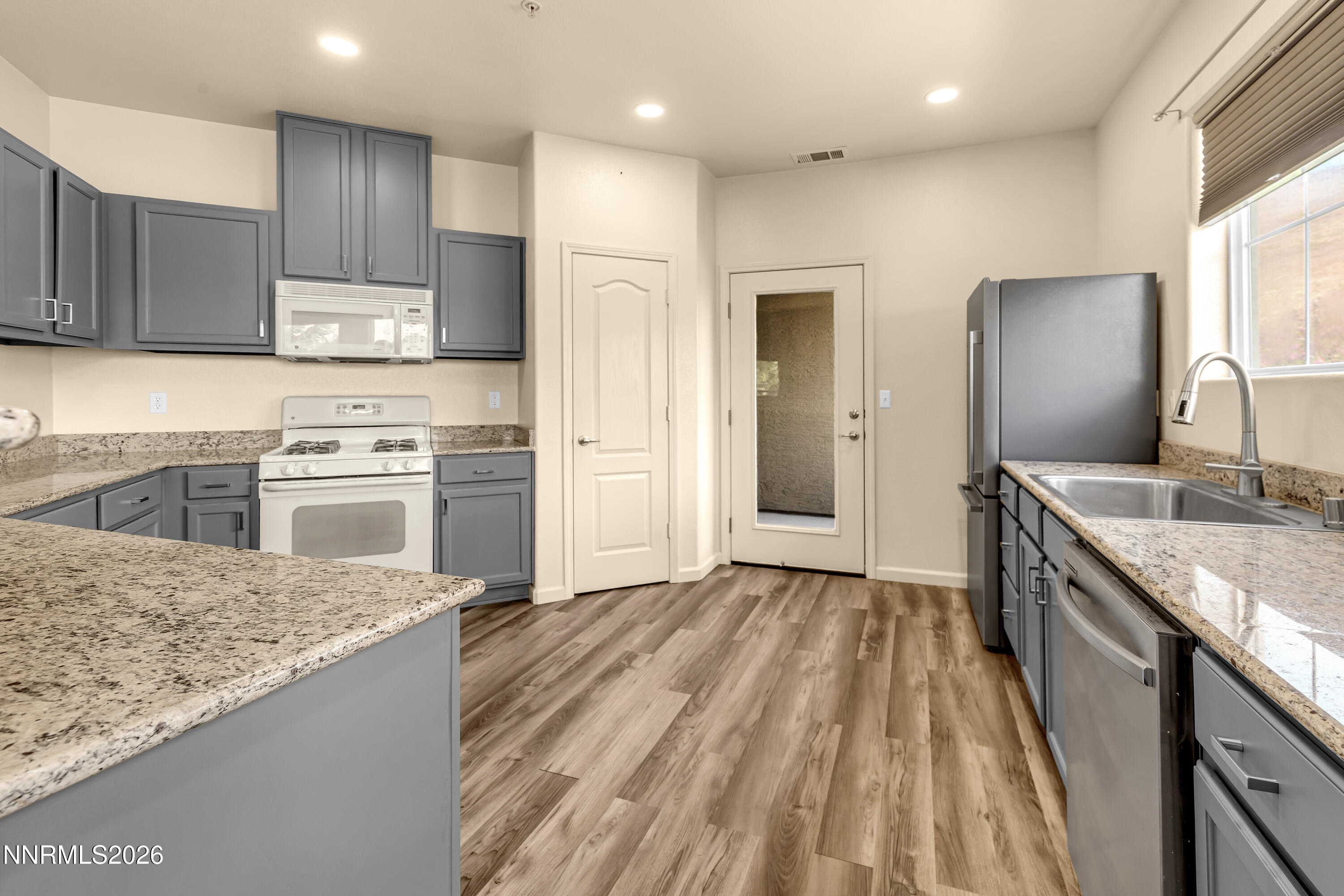 9050 Double R Boulevard, Unit 825 Reno, NV 89521 - Photo 8 of 36 DoubleR9050_825-010