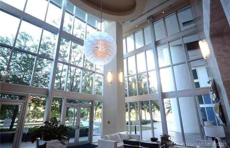 185 Southwest 7th Street, Unit 3706 Miami, FL 33130 - Photo 3 of 26 a view of an porch