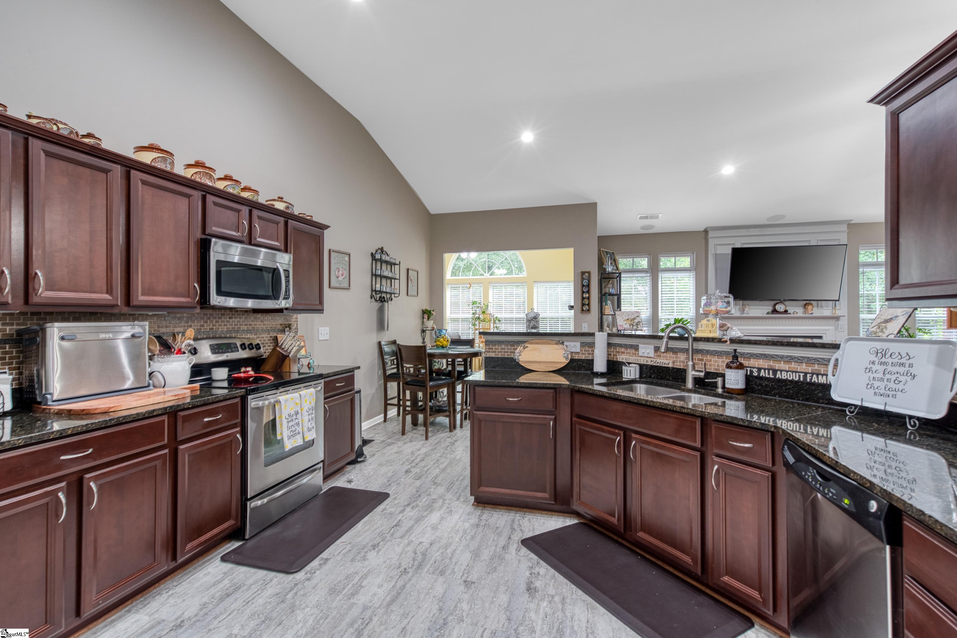 806 Hartscove Court Boiling Springs, SC 29316 - Photo 15 of 35