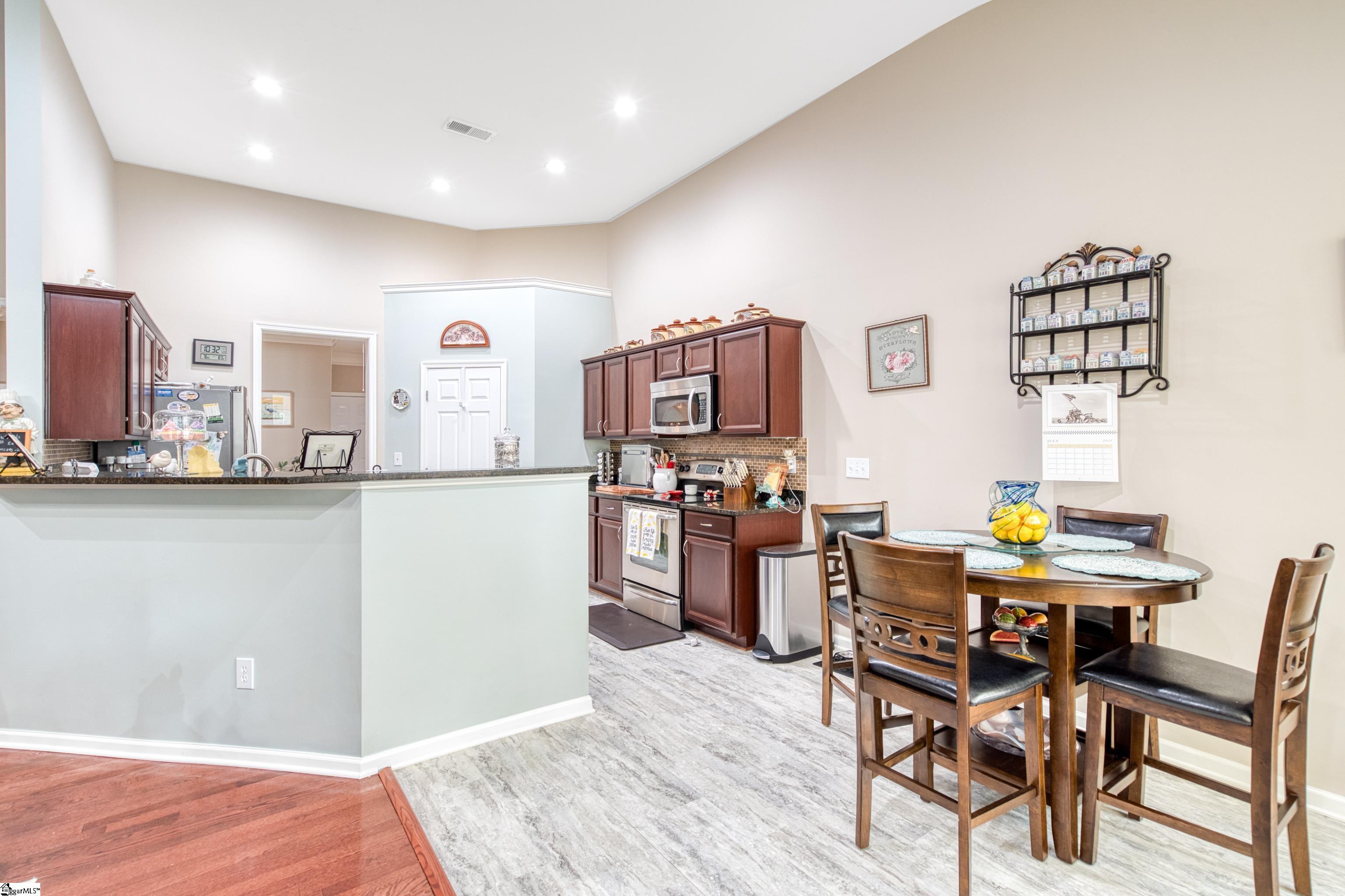 806 Hartscove Court Boiling Springs, SC 29316 - Photo 16 of 35