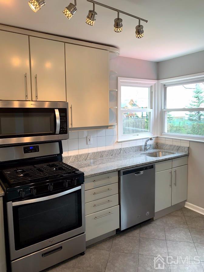 8 Exeter Road Fords, NJ 08863 - Photo 13 of 50 Gallery Image 13