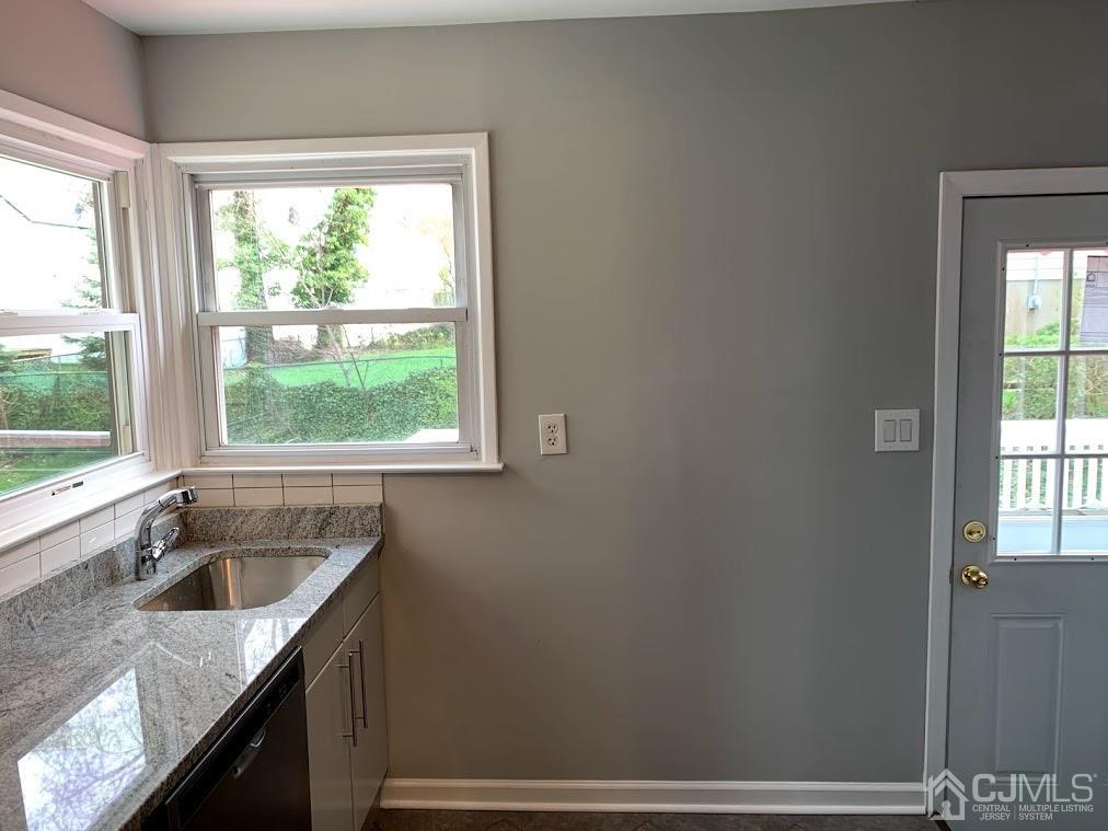 8 Exeter Road Fords, NJ 08863 - Photo 14 of 50 Gallery Image 14