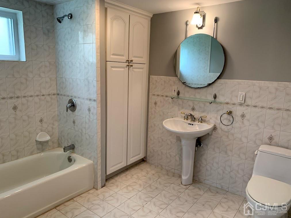 8 Exeter Road Fords, NJ 08863 - Photo 36 of 50 Gallery Image 36