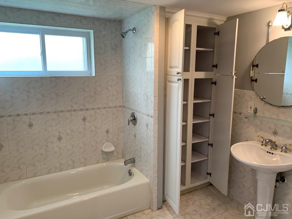 8 Exeter Road Fords, NJ 08863 - Photo 37 of 50 Gallery Image 37