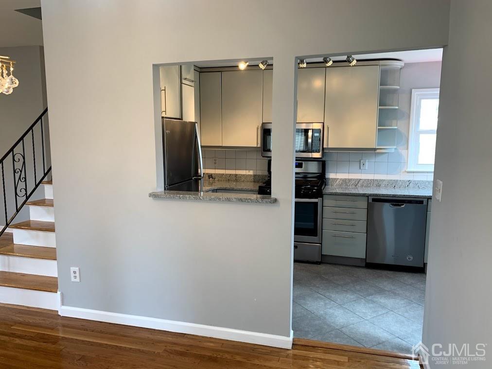 8 Exeter Road Fords, NJ 08863 - Photo 7 of 50 Gallery Image 7
