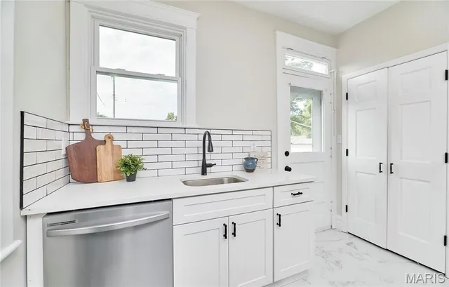 $299,900 | 5462 Nottingham Avenue, St. Louis, MO 63109