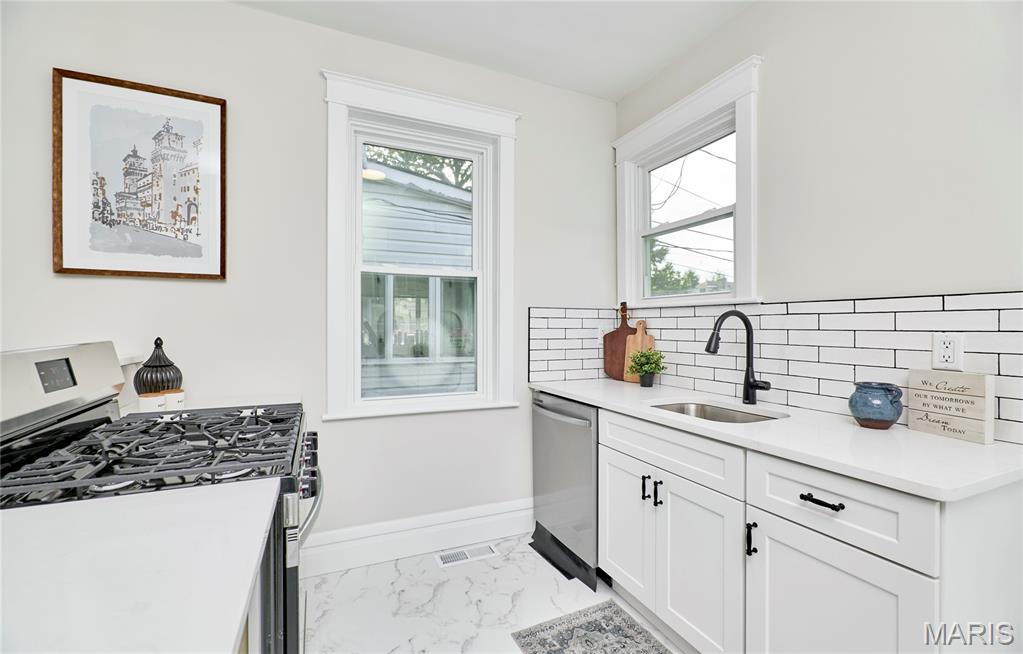 5462 Nottingham Avenue St. Louis, MO 63109 - Photo 3 of 29